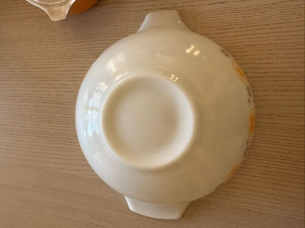 Pyrex Town & Country Cinderella bowl 444 60s Pennsylvania Dutch Old Orchard 472